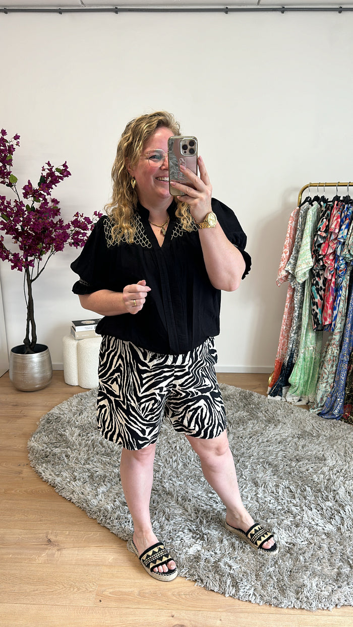 ANIMAL ZEBRA SHORT (40 TO 46+)