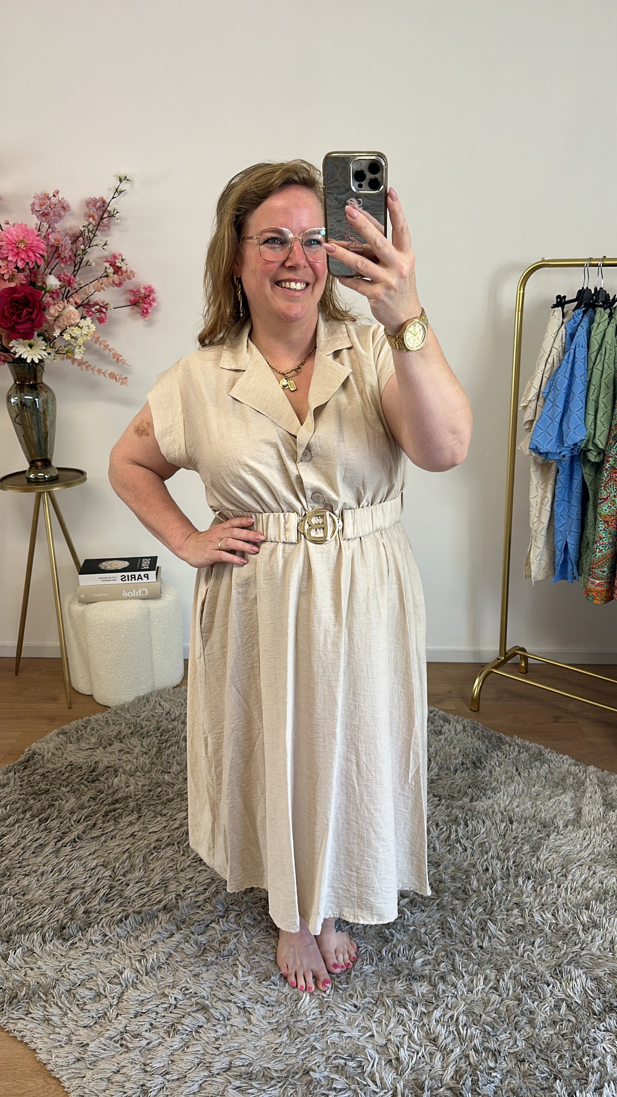 HALF-LONG DRESS WITH V-NECK AND BELT 