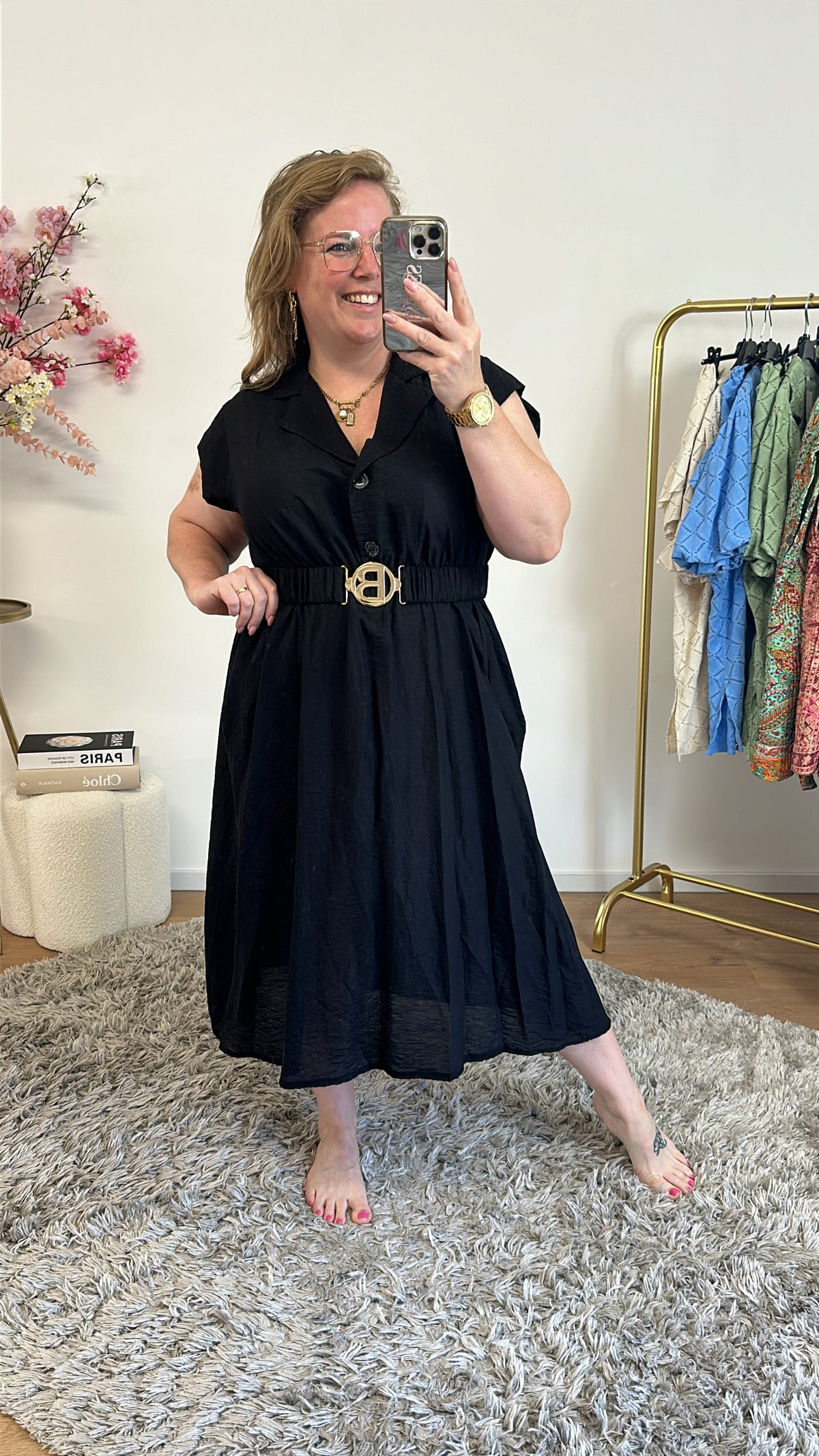 HALF-LONG DRESS WITH V-NECK AND BELT 